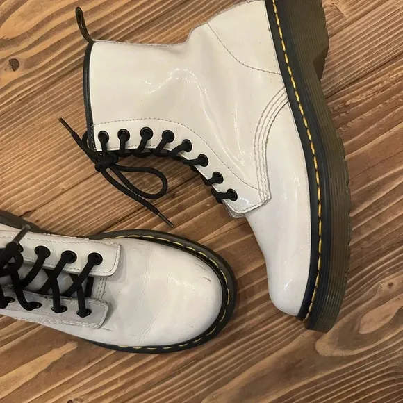 Dr. Martens White Combat Woman’s Eyelet Boots KV08N - Size 6