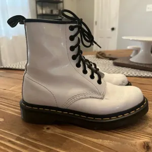 Dr. Martens White Combat Woman’s Eyelet Boots KV08N - Size 6
