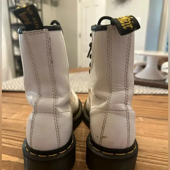 Dr. Martens White Combat Woman’s Eyelet Boots KV08N - Size 6