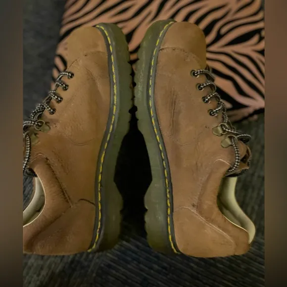 Dr. Martins   Men’s Light Brown Suede Casual Lace Up Shoe  AirWair