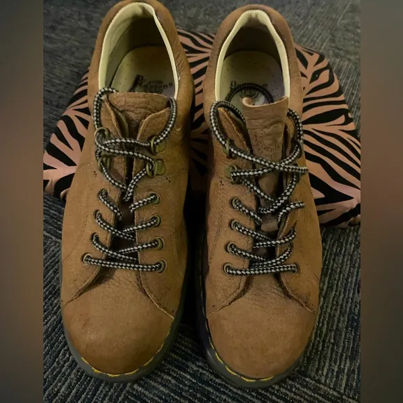 Dr. Martins   Men’s Light Brown Suede Casual Lace Up Shoe  AirWair