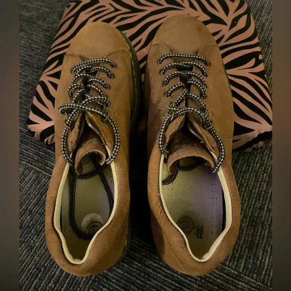 Dr. Martins   Men’s Light Brown Suede Casual Lace Up Shoe  AirWair