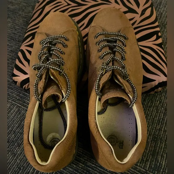 Dr. Martins   Men’s Light Brown Suede Casual Lace Up Shoe  AirWair