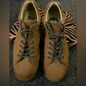 Dr. Martins   Men’s Light Brown Suede Casual Lace Up Shoe  AirWair