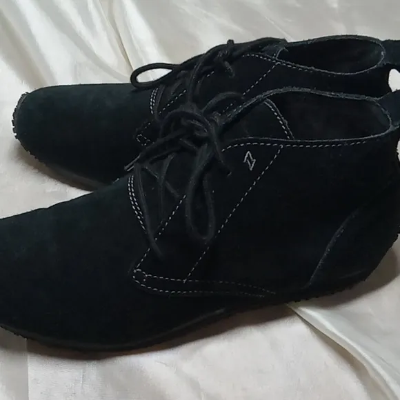 Eddie bauer black suede mocassin shoes