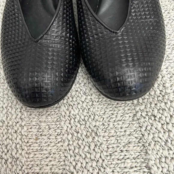 EILEEN FISHER  Black Waffle Leather Low  Wedges