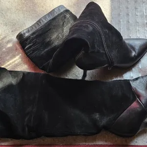 Elegant Black Suede Women's Boots