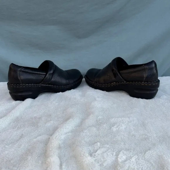 EUC BOC Born Shoes Womens 9.5 M Peggy Clogs Black Leather Comfort Round