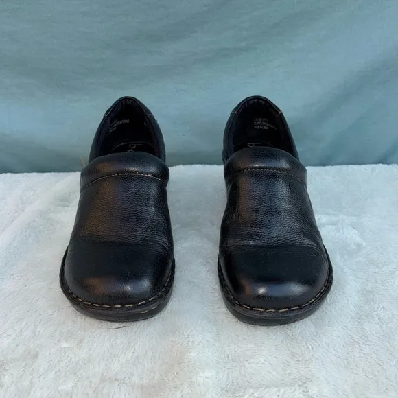 EUC BOC Born Shoes Womens 9.5 M Peggy Clogs Black Leather Comfort Round