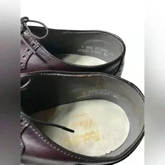 EUC FootJoy Classics Burgundy Leather brogue shield tip golf shoes Men's 9