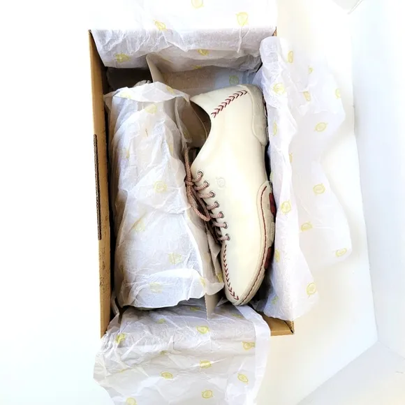 EUC! Men's Born Durand Baseball Shoes
