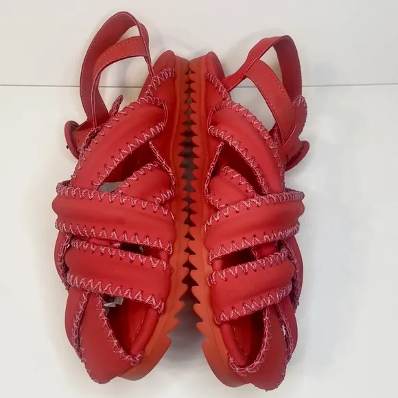 Farm Rio Red Zig Zag Stitch Sandals Sise 7