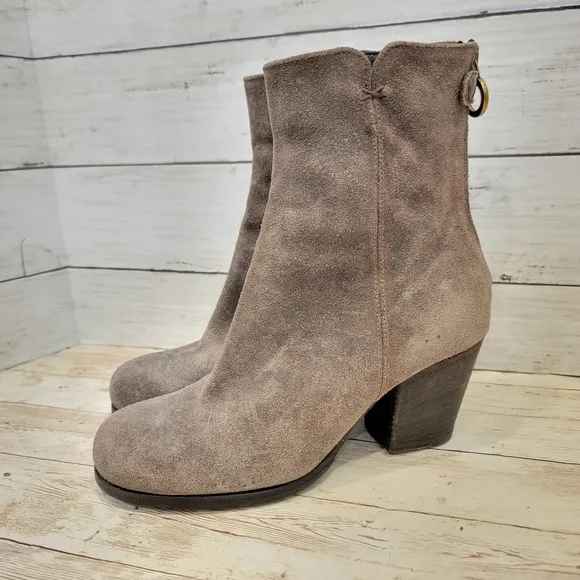 Fiorentini   Baker grey suede back zip ankle boots
