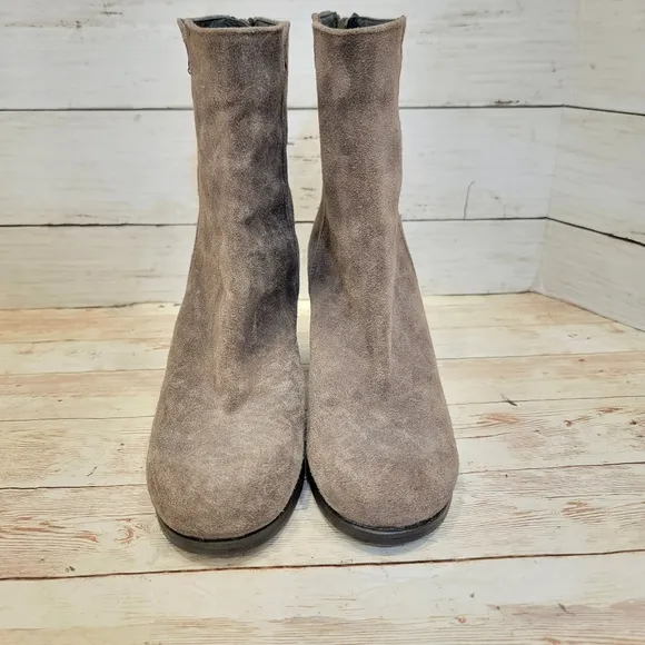 Fiorentini   Baker grey suede back zip ankle boots