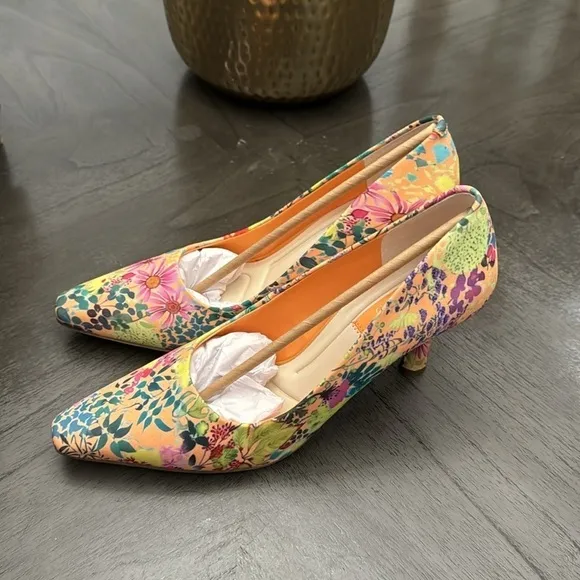 Franco Sarto Mills Pumps Women's Shoes In MelonFlor