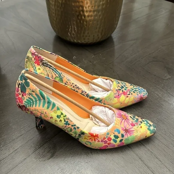 Franco Sarto Mills Pumps Women's Shoes In MelonFlor