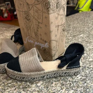 Free People Black and Tan Women's Ankle Wrap Shoes. Size 40 in EU sizing.