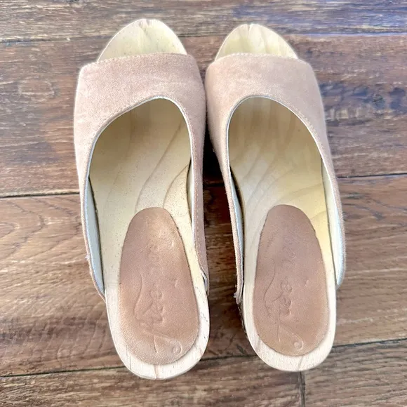 Free People Colbie Suede Studded Wooden Clogs Sz 6 Tan