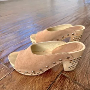 Free People Colbie Suede Studded Wooden Clogs Sz 6 Tan