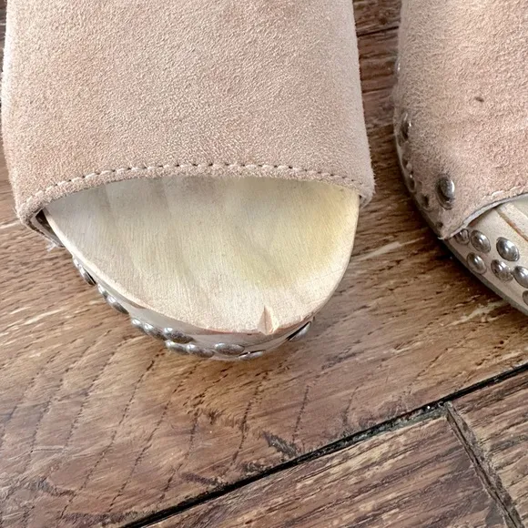Free People Colbie Suede Studded Wooden Clogs Sz 6 Tan