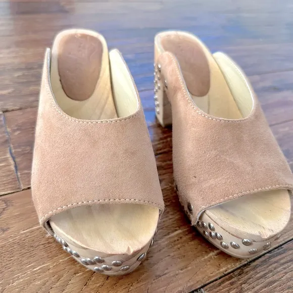Free People Colbie Suede Studded Wooden Clogs Sz 6 Tan