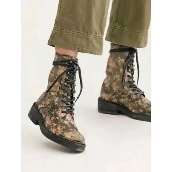 Free People Santa Fe Floral Print Combat Lace Up Boot  Sz: 7/37