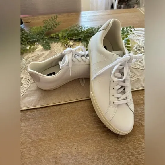 Free People Veja Esplar Sneakers Size 9 Women's NWOT $150