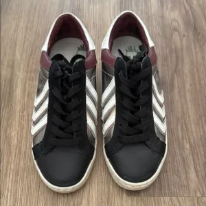 Freebird by Steven Leather Shoe. Size 6