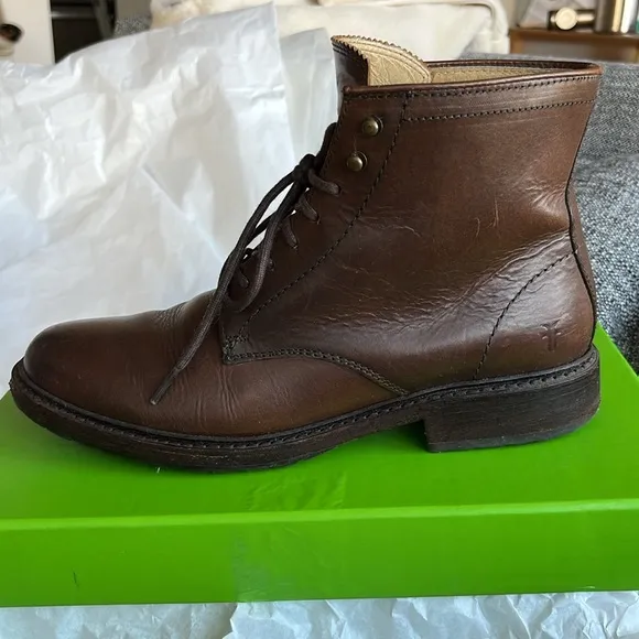 Frye leather lace up boots in Brown with brass metalware, size 9.5