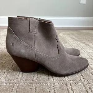 Frye Reina Suede Bootie Size 9.5 Taupe Gray Western Cowgirl Festival Ankle Boots