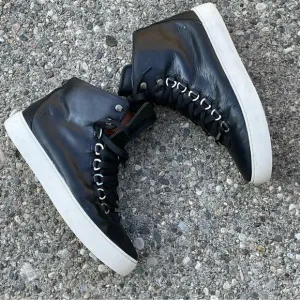 FRYE  LEATHER  SHOES
