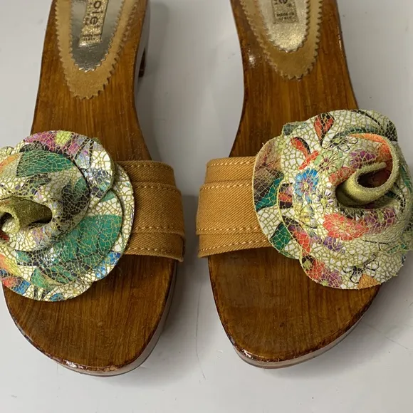 Gioie Italian floral suede wood clogs