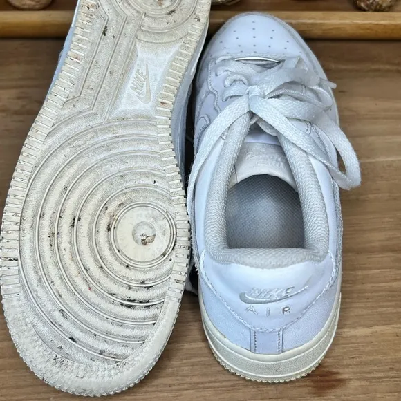 GUC Girls 4.5 Y Nike Airforce 1 white Tennis Shoes Sneakers