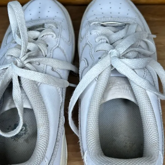 GUC Girls 4.5 Y Nike Airforce 1 white Tennis Shoes Sneakers