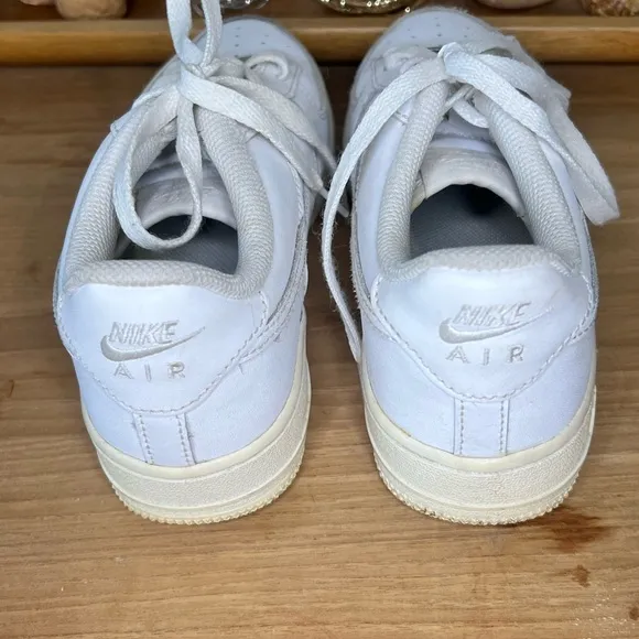 GUC Girls 4.5 Y Nike Airforce 1 white Tennis Shoes Sneakers