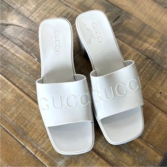 Gucci beige rubber platform sandals size 8.5