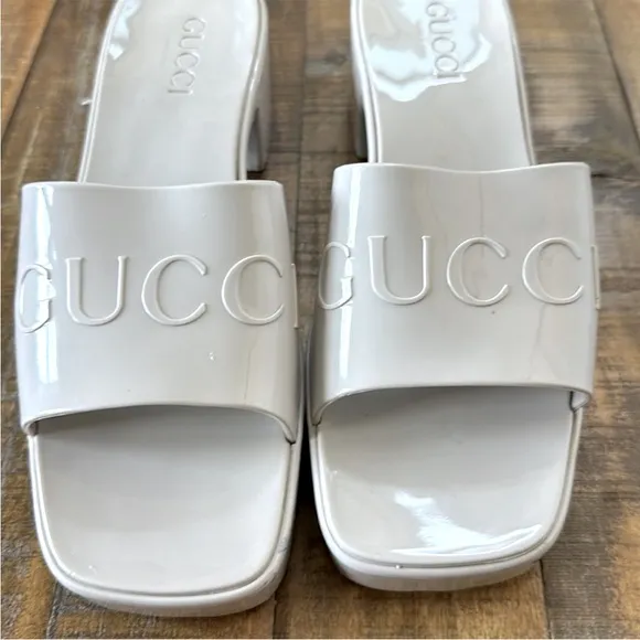 Gucci beige rubber platform sandals size 8.5
