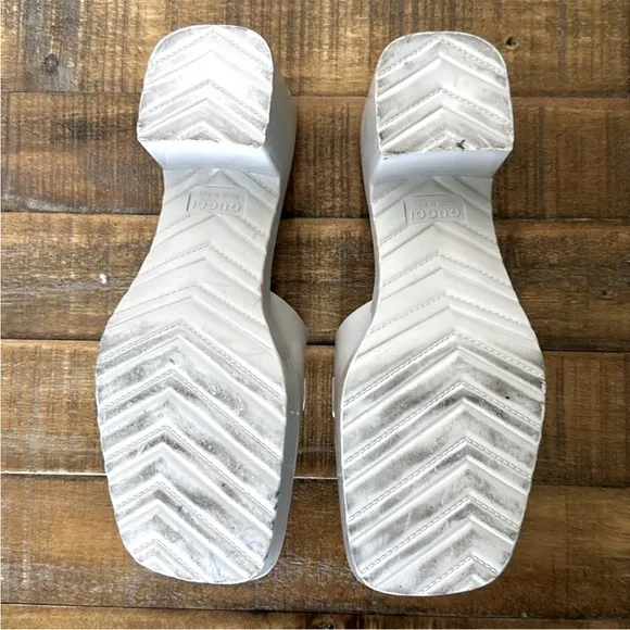 Gucci beige rubber platform sandals size 8.5