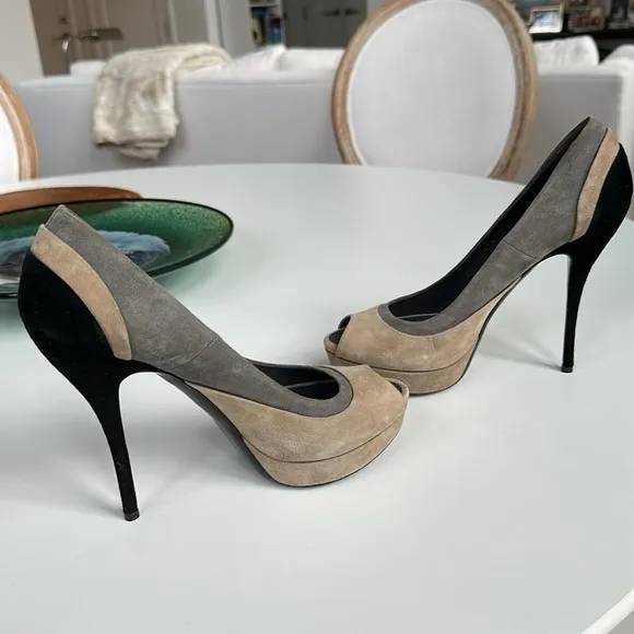 Gucci Color Block Suede Peep Toe Platform Heels NWOT