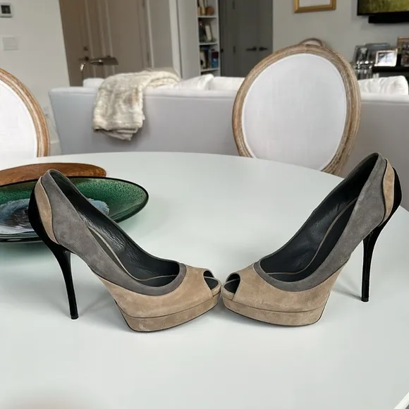 Gucci Color Block Suede Peep Toe Platform Heels NWOT