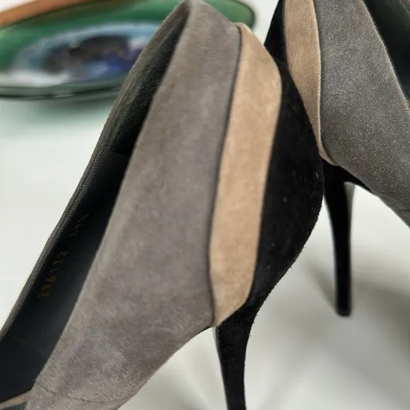 Gucci Color Block Suede Peep Toe Platform Heels NWOT