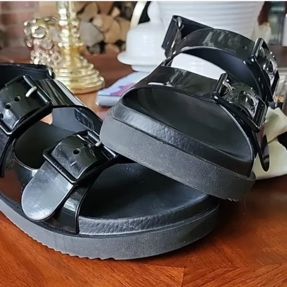 Gucci Isla Rubber Sandals