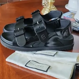Gucci Isla Rubber Sandals