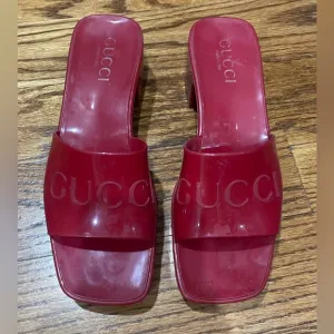Gucci Jelly Mystic red Rubber Embossed Logo Mule Toe Sandals Size 37