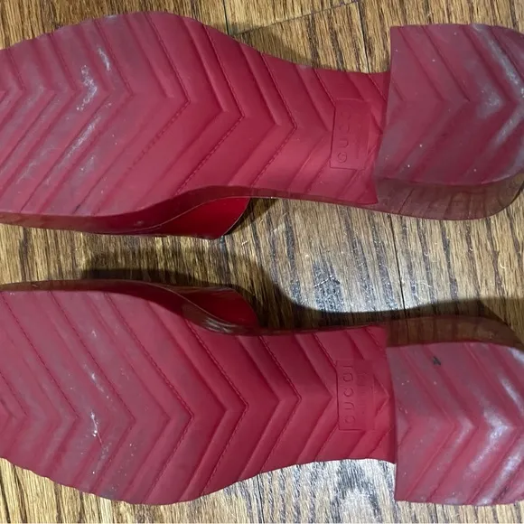Gucci Jelly Mystic red Rubber Embossed Logo Mule Toe Sandals Size 37