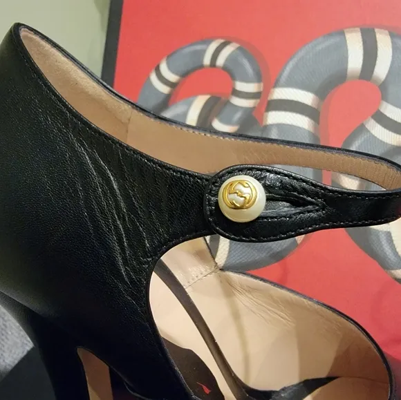 Gucci Leather shoes