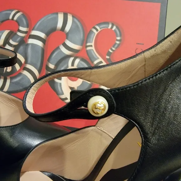 Gucci Leather shoes