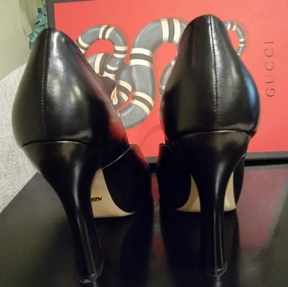 Gucci Leather shoes