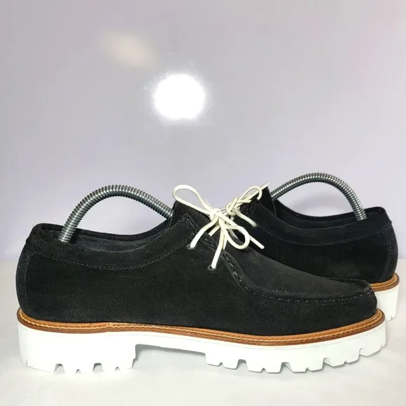 GW Bass Men Size 10 Wallace Suede Moc shoes.