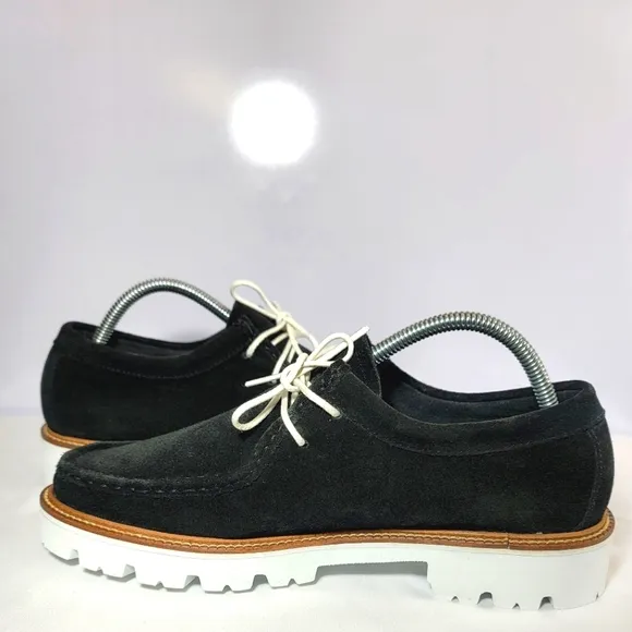 GW Bass Men Size 10 Wallace Suede Moc shoes.